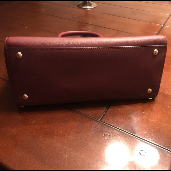 👜 Michael Kors Saffiano stud purse 👜 - Picture 4 of 5